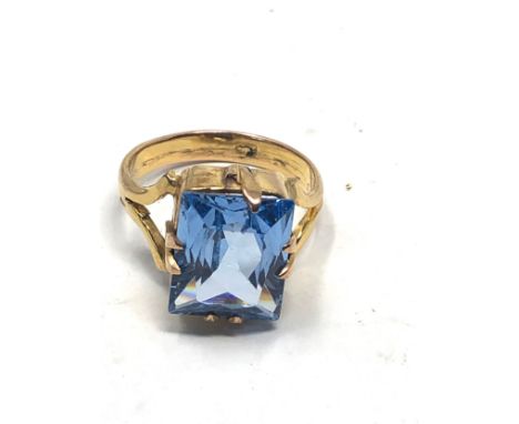 9ct Gold blue stone Ring (5g) 