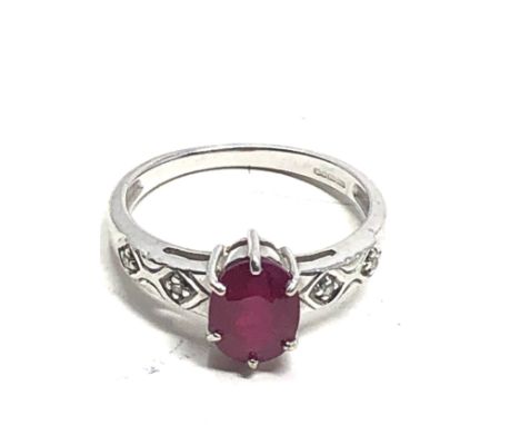 9ct white gold ruby &amp; diamond ring (2.7g) 