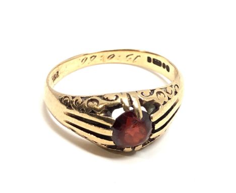 9ct gold vintage garnet ring (3.4g) 