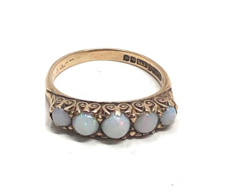 9ct gold opal ring (2.9g) 