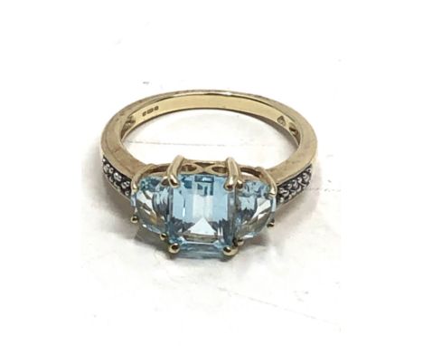 9ct gold diamond  topaz ring (3g) 