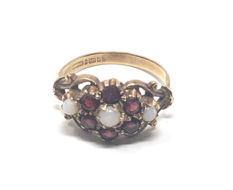 9ct gold garnet &amp; opal ring (3.1g) 