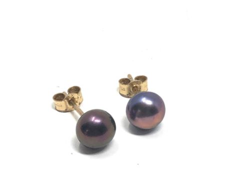 9ct gold pearl stud earrings (1.5g) 