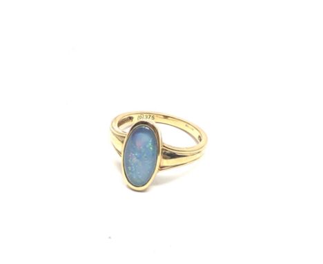 9ct gold opal ring (2.1g) 