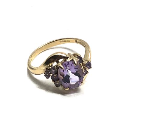 9ct gold amethyst  ring (3.g) 