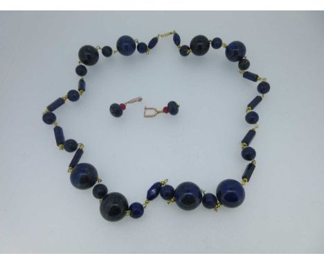 A row of lapis lazuli beads together with a pair of ruby and diamond earpendants (2)