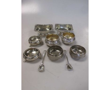 Four pairs of silver salts, one pair with shovel spoons 16.6ozt (5)