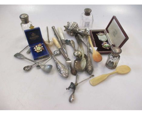 Collection of small silver including a gilt silver masonic 'Beacon Lodge No 4362' medal (cased)