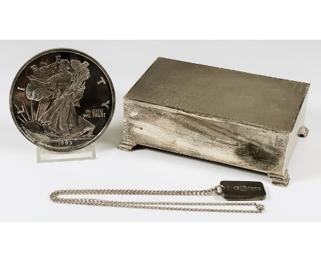 An American Silver 1993 Eagle Pound Proof Medallion, Serial No. 3253, 3.5ins diameter, weight 12ozs, and with Certificate of 