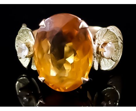 A 14ct Gold Citrine Ring, mounted with oval citrine stone, approximate weight 5ct, flanked by two smaller white spinels, size