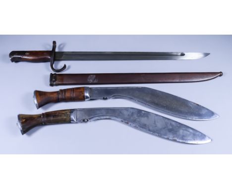 27.  A WWII Japanese Bayonet, 15.5ins bright steel fullered blade marked with four circle motif, plain steel pommel and cross