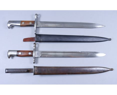 A Good Late 19th Century American Bayonet, 11.5 bright steel blade stamped 1898 and US, bright steel pommel and cross guard, 