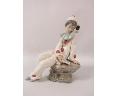 Nao Lladro love letter Pierrot figurine, 6 3/4" tall.