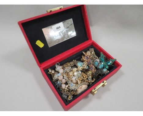 A jewellery box of vintage costume jewellery 