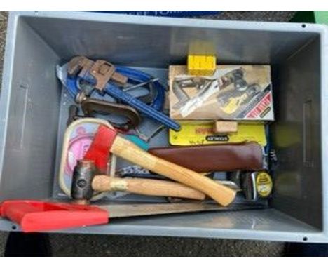 A tray of tools to include boxed Stanley plane set, axe, hammer, 2 saws, G clamps, trowels, cutters, Stanley tape measure, wr
