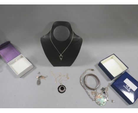 A selection of silver and costume jewellery to include black onyx pendant, silver bangle etc 