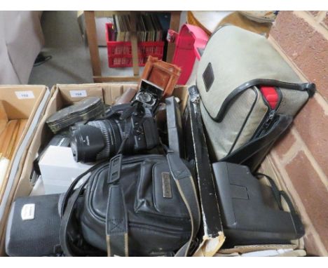 A tray of assorted photographic equipment to include vintage cameras, a Polaroid, Fuji Finepix S9500 digital camera etc. 