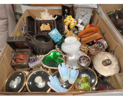A tray of assorted collectables to include a small tortoishell pique pill box, boxed Country Artist miniature animals, Gozo g