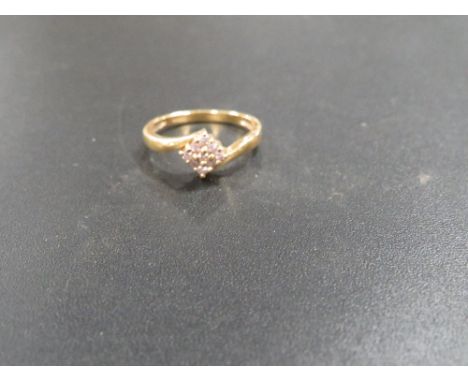 A hallmarked 18ct gold dress ring, approx weight 3g 