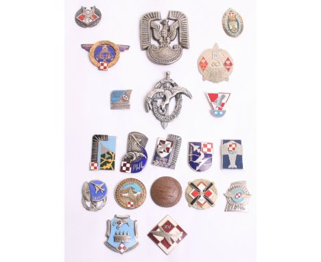 Polish Air Force Badges, from the communist era, mostly enamel breast badges with screw back fittings on the reverse. Accompa