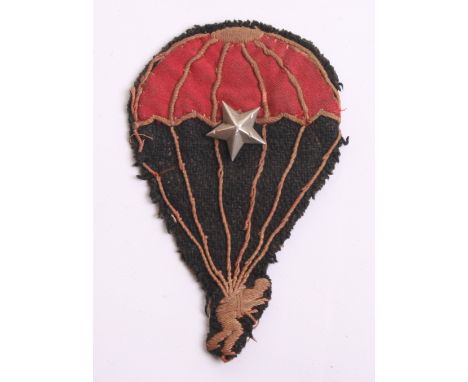 Rare Italian Paratroopers Uniform Insignia, being a large well detailed embroidered uniform patch in the style of a parachuti