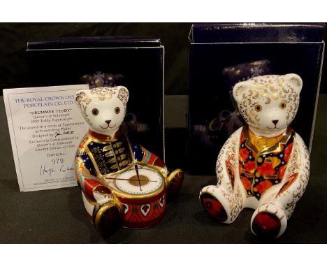 A Royal Crown Derby paperweight, Drummer Teddy, Govier's exclusive, limited edition 979/1,500, gold stopper, certificate, box