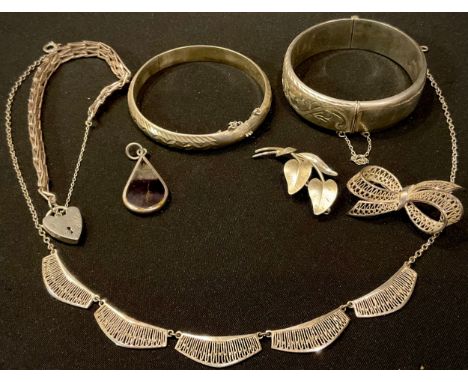 A sterling silver hinged bangle, another, a silver mounted tear shaped Blue John pendant, a silver gate link bracelet, two si