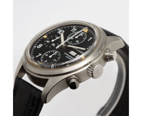 Boîtier en acier satinè, diamètre 42, fond vissè ref 3711 no. 2554928 avec protection antimagnètique. Boutons du chronographe