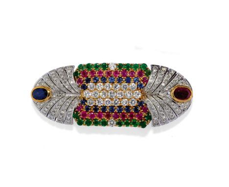 ÈMERAUDES ET DIAMANTSmodelèe avec des formes gèomètriques stylisèes en rubis, saphirs, èmeraudes rondes et diamants taille hu
