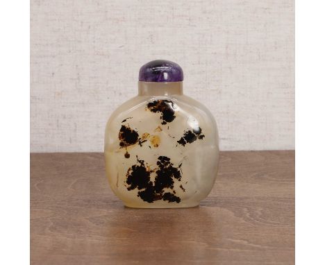 A Chinese agate snuff bottle, Qing dynasty (1644-1911), carved accordingly to the inclusion of the stone, with butterflies to