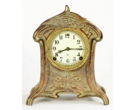 A NORTH AMERICAN ART NOUVEAU CAST GILTMETAL MANTLE CLOCK WITH ENAMEL DIAL, THE MOVEMENT STRIKING ON A BELL, BACKPLATE STAMPED