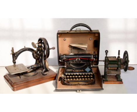 A VINTAGE CORONA PORTABLE TYPEWRITER, A FLUTING IRON AND A SEWING MACHINE, ALL LATE 19TH OR EARLY 20TH CENTURY 