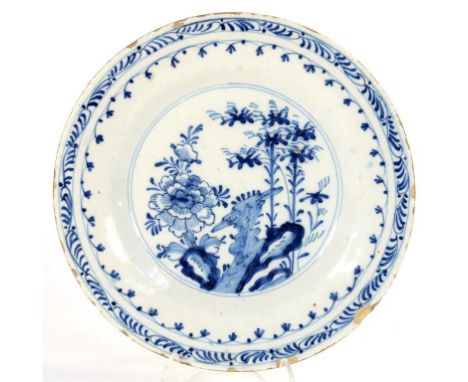 A DUTCH DELFTWARE PLATE, 23CM DIAM, LATE 18TH/EARLY 19TH CENTURY 