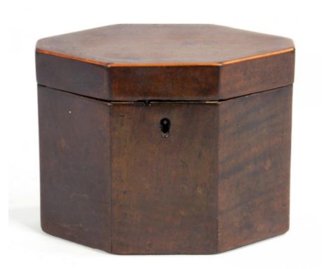 A GEORGE III MAHOGANY AND LINE INLAID OCTAGONAL TEA CADDY, 11CM H