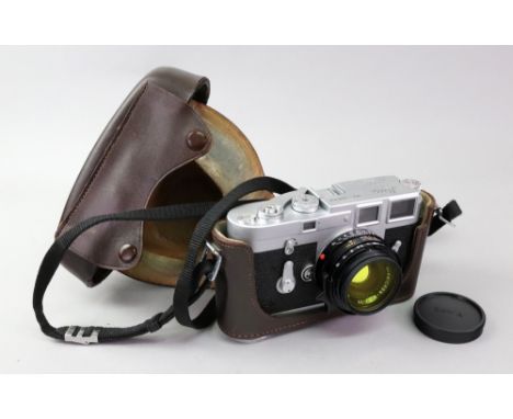 Leica M3 DBP camera, Ernst Leitz Wetzlar GMBH Germany no. 1038759, fitted with a Leica Summicron - M 1:2/35 E39 lens, no. 363