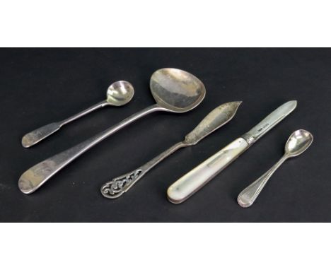 An Edwardian silver Old English pattern side pouring sauce ladle, Sheffield 1904, a silver butter knife, Sheffield 1946, a Vi