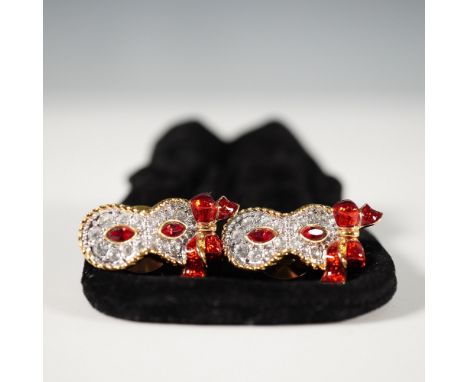 Mask-shaped pin issued exclusively to Swarovski Crystal Society members who attended SCS events in 2000 to celebrate the Colu