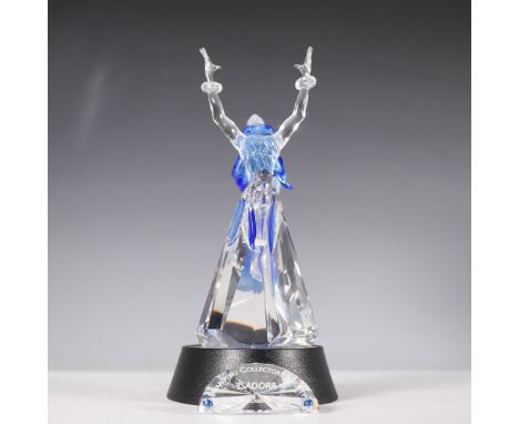 This lot includes the Swarovski SCS Annual Edition 2002 figurine Isadora, which was the first release in the "Magic of Dance"