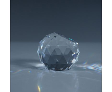 Swarovski Crystal Fanatics Club 2001 paperweight, expertly crafted in faceted clear crystal. This exclusive collector’s piece