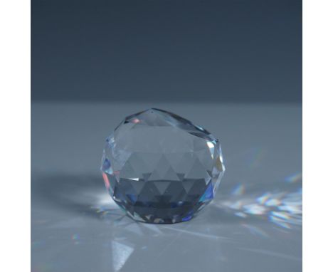 Swarovski Crystal Fanatics Club 2000 paperweight, expertly crafted in faceted clear crystal. This exclusive collector's piece