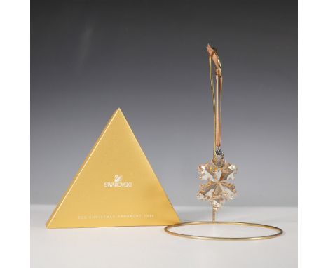 This Swarovski SCS Christmas Ornament from 2016 is a stunning addition to any holiday collection. Featuring an intricate snow
