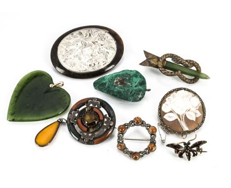 A nephrite and yellow metal heart shaped pendant, a nephrite arrow and knot brooch, cameo brooch and various other items 