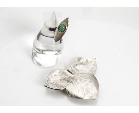 A Danish silver leaf brooch, and a modernist Sterling marked green chrysoprase dress ring (2) 