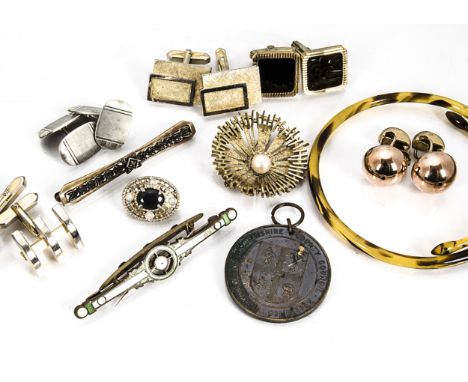 A mixed lot of gentleman's cufflinks, lady's earrings, stick pins, and various other items 