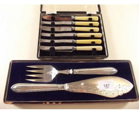 A pair of silver plated fish servers and a set of butter knives, boxed 