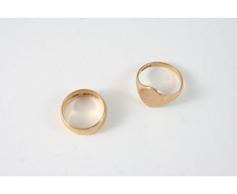 AN 18CT. GOLD WEDDING BAND 8.4 grams. Size R. Together with a 9ct. gold signet ring, 5 grams. Size V 1/2.