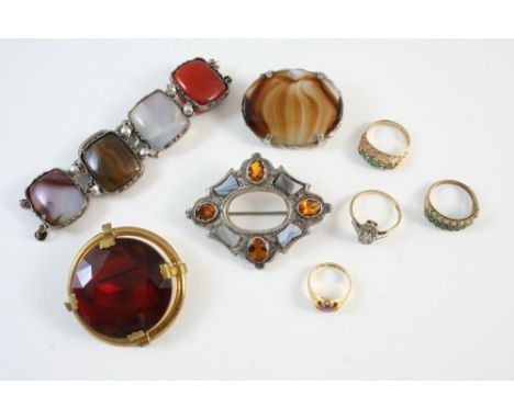 A QUANTITY OF JEWELLERY including a Scottish agate and silver brooch, an agate bracelet, a diamond ring, set in gold, an emer