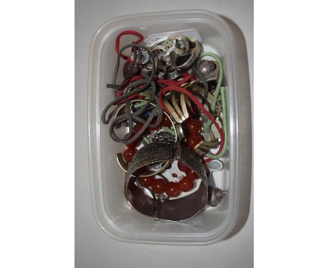 A mixed lot of silver, gemset and costume jewellery: to include a carnelian bead bracelet, a silver and amethyst ring, rose q