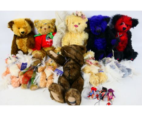 Traditional Treasures - Others - A collection of artist bears, in a variety of sizes including three Traditional Treasures Be