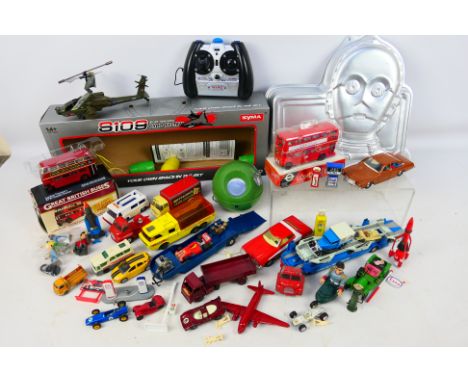 Matchbox - Corgi - Dinky Toys - Others - A group of largely unboxed playworn diecast and plastic model vehicles with a partia